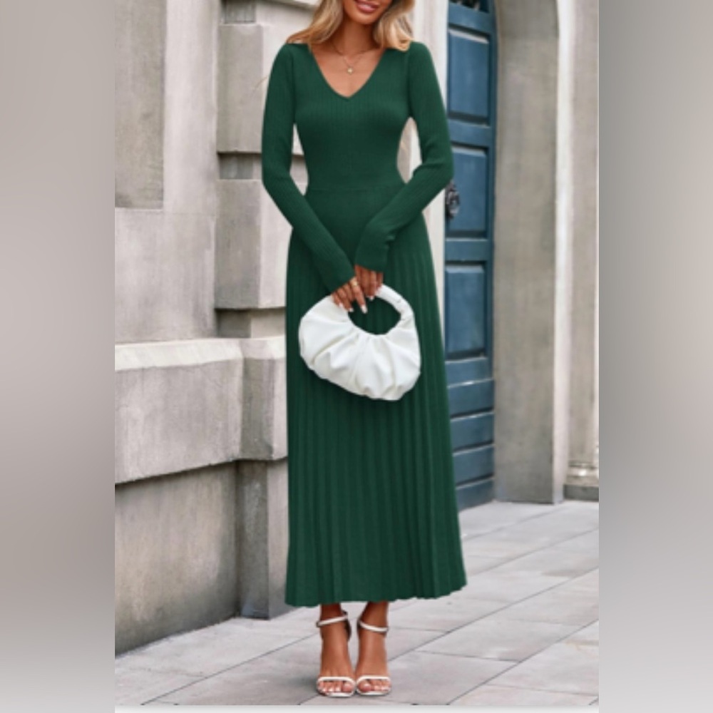 Elegant Emerald Green Sweater Midi Dress